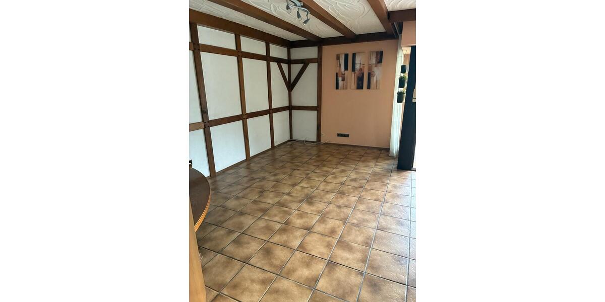 Erdgeschoßwohnung Breitscheid - 3 Zimmer, 109 m&sup2;, 1.000&euro; | Angebot:25977514