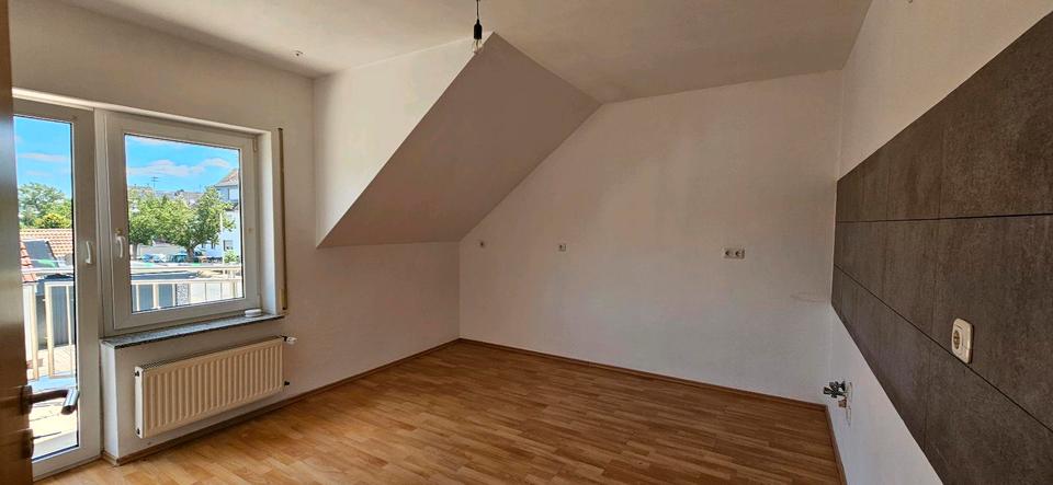 Dachgeschoßwohnung Mülheim-Kärlich Kärlich - 5 Zimmer, 105 m&sup2;, 1.000&euro; | Angebot:25419319