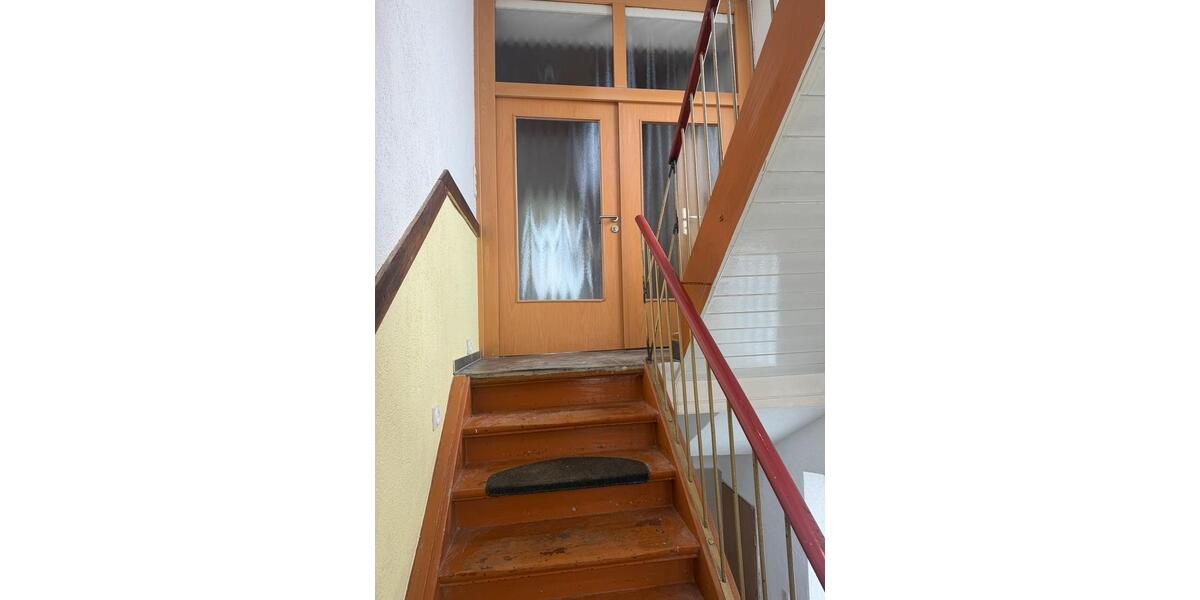 Etagenwohnung Dahlheim - 7 Zimmer, 180 m&sup2;, 700&euro; | Angebot:25870790