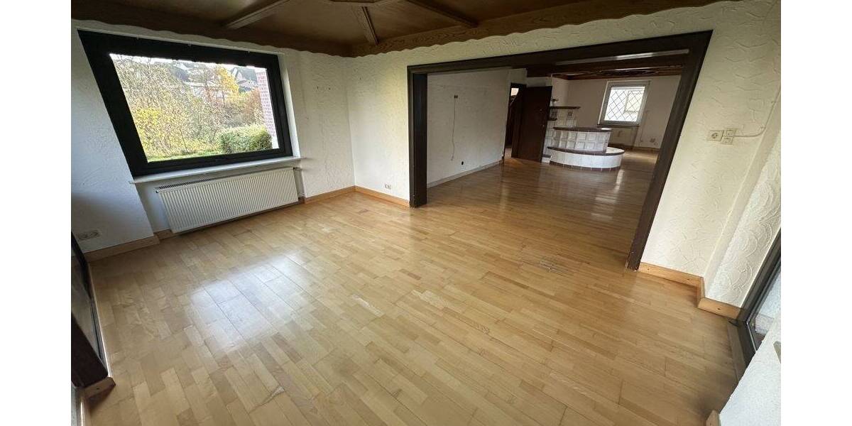 Einfamilienhaus Raubach - 9 Zimmer, 300 m&sup2;, 299.000&euro; | Angebot:25770006