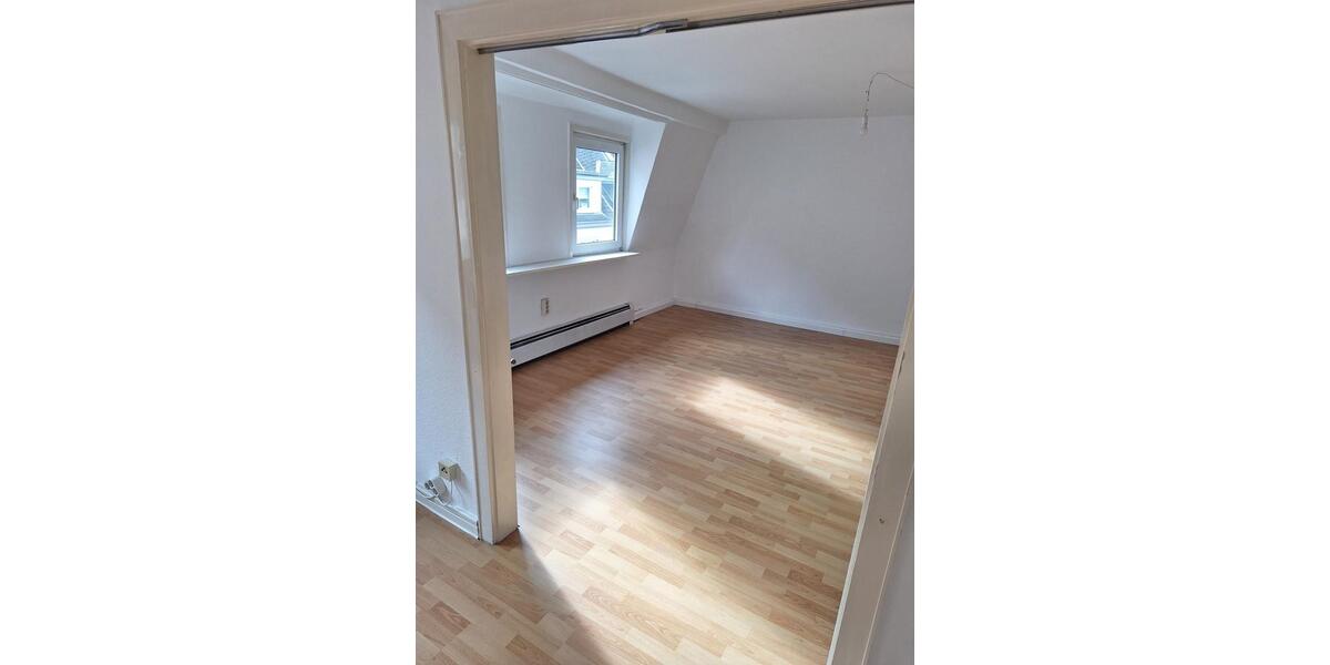 Dachgeschoßwohnung Koblenz Bubenheim - 2.5 Zimmer, 75 m&sup2;, 740&euro; | Angebot:25925120
