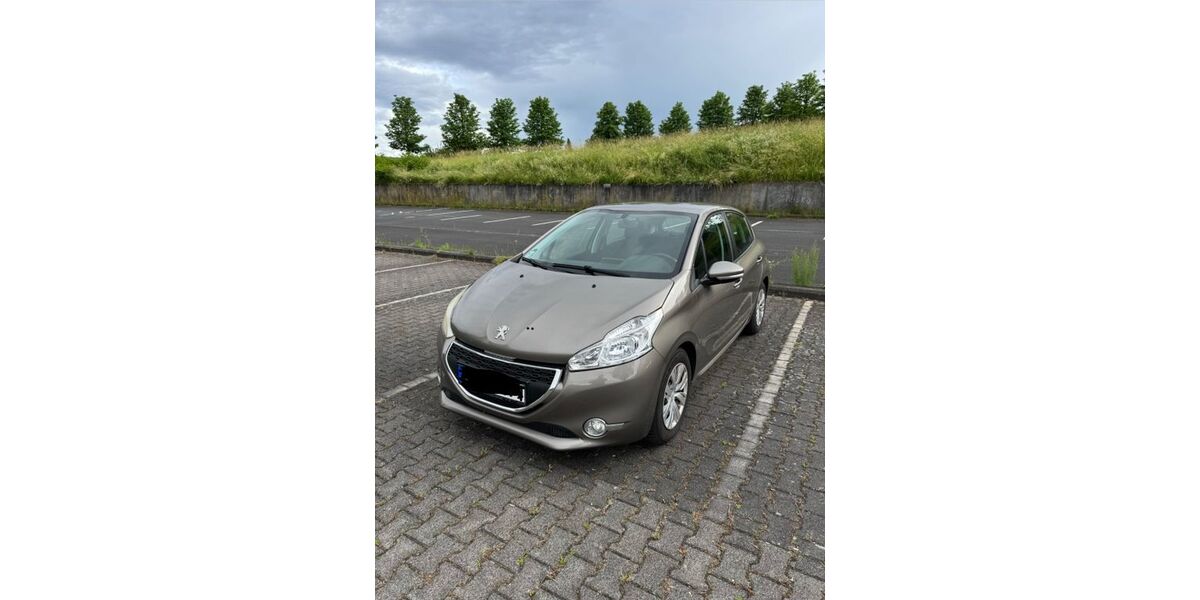 Peugeot 208 130.000 km 3.850 &euro; Lahnstein 56112