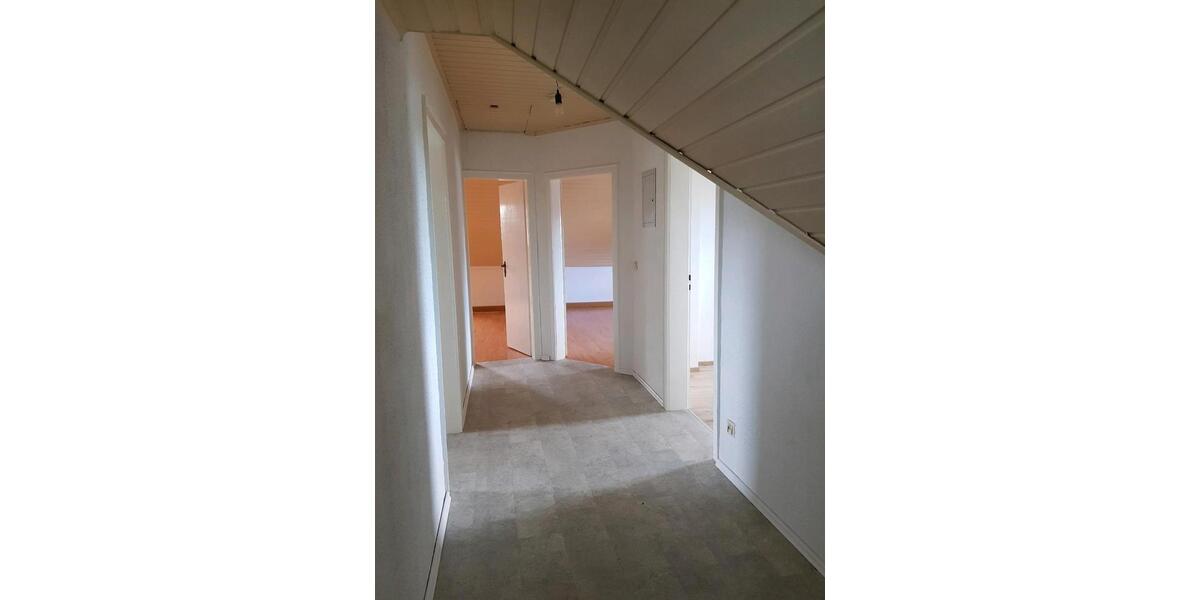 Dachgeschoßwohnung Nauort - 3 Zimmer, 75 m&sup2;, 400&euro; | Angebot:26678207