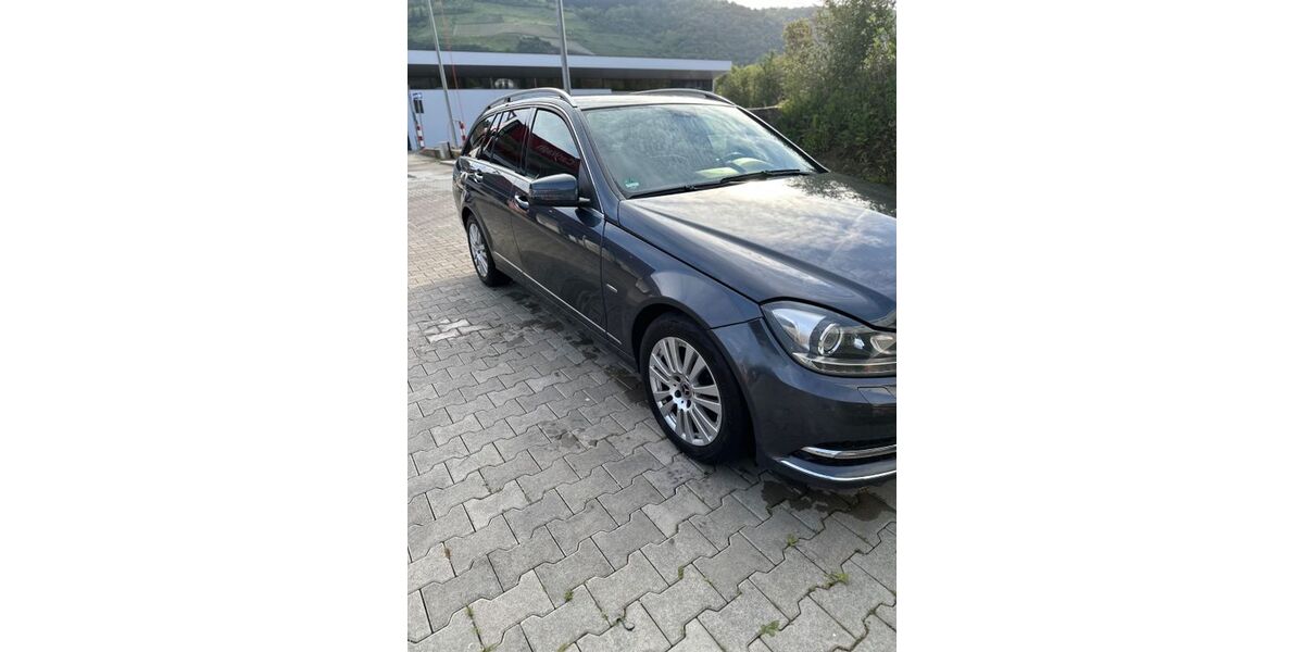 Mercedes-Benz 220 334.000 km 4.600 &euro; Boppard 56154