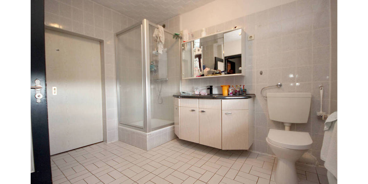 Mehrfamilienhaus, Wohnhaus Langenfeld - 5 Zimmer, 100 m&sup2;, 69.000&euro; | Angebot:25702339