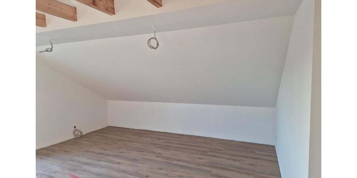 Dachgeschoßwohnung Polch - 5 Zimmer, 122 m&sup2;, 1.100&euro; | Angebot:25941920