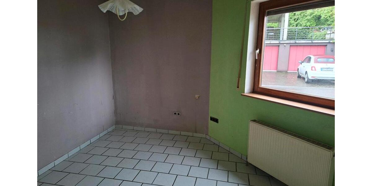 Etagenwohnung Andernach - 7 Zimmer, 240 m&sup2;, 240.000&euro; | Angebot:26677012
