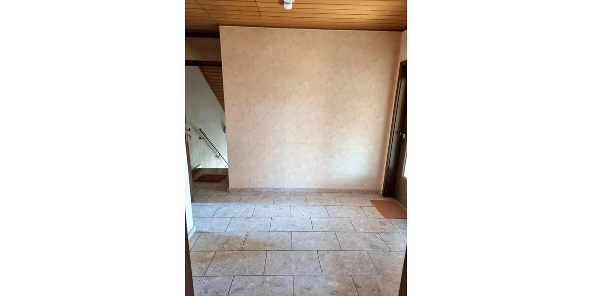 Dachgeschoßwohnung Niederzissen - 3 Zimmer, 76 m&sup2;, 700&euro; | Angebot:25639687