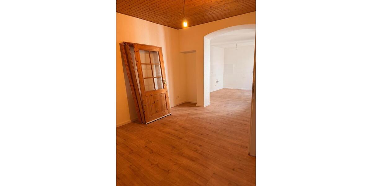 Etagenwohnung Neuwied Feldkirchen - 7 Zimmer, 170 m&sup2;, 1.800&euro; | Angebot:26032374