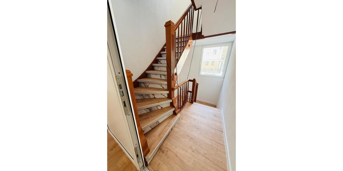 Dachgeschoßwohnung Vallendar - 4 Zimmer, 100 m&sup2;, 1.500&euro; | Angebot:25396427