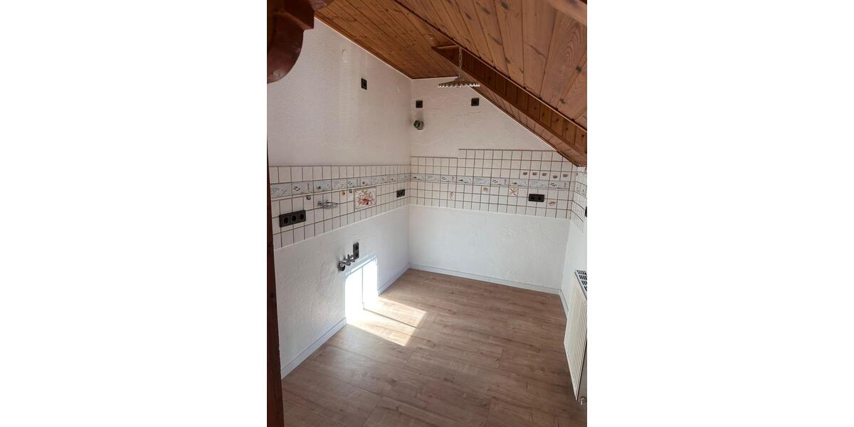 Etagenwohnung Neuwied Feldkirchen - 7 Zimmer, 170 m&sup2;, 1.800&euro; | Angebot:26032374