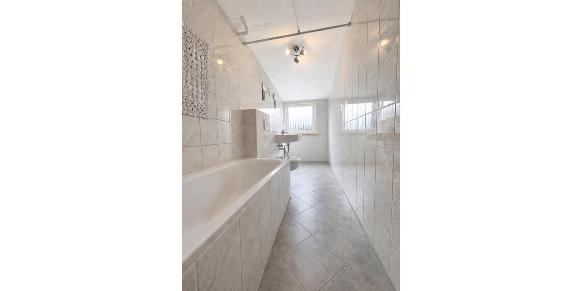 Etagenwohnung Neuwied - 6 Zimmer, 150 m&sup2;, 1.300&euro; | Angebot:26665537