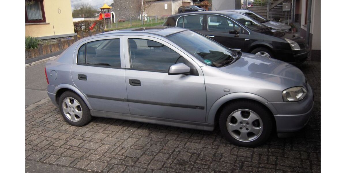 Opel Astra 98.000 km 4.200 &euro; Caan 56237