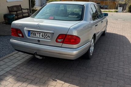 Mercedes-Benz E 280 97.210 km 6.210 &euro; Mayen 56727