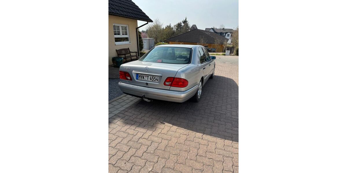 Mercedes-Benz E 280 97.210 km 6.210 &euro; Mayen 56727