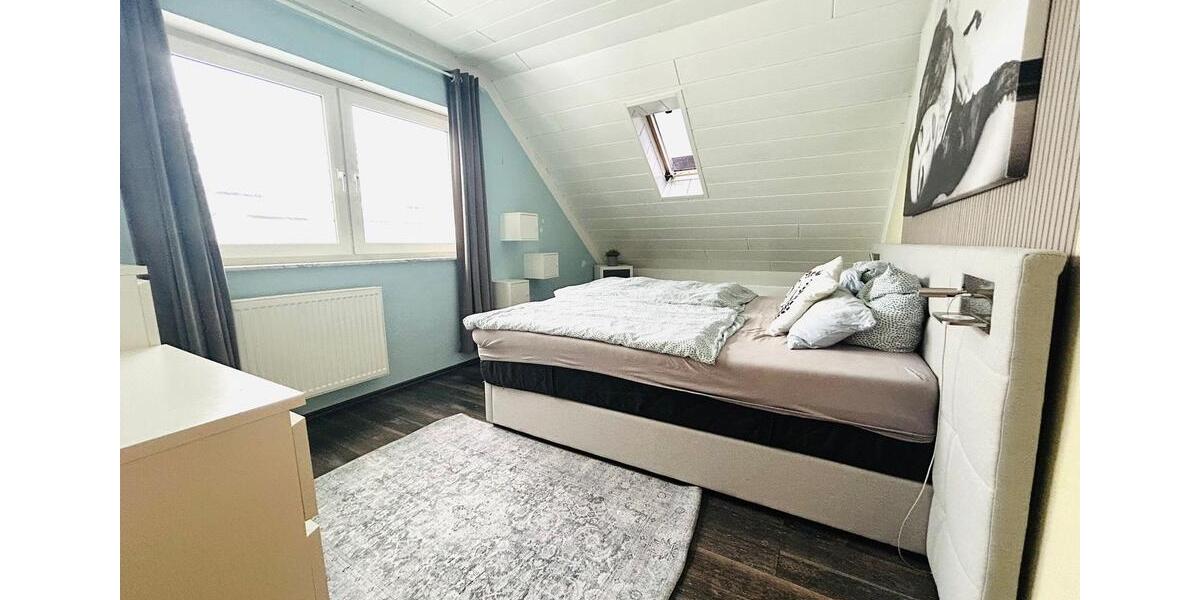 Dachgeschoßwohnung Straßenhaus - 3 Zimmer, 80 m&sup2;, 790&euro; | Angebot:26033601