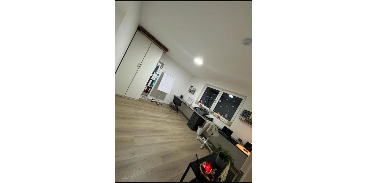 Dachgeschoßwohnung Schalkenbach - 4 Zimmer, 125 m&sup2;, 1.300&euro; | Angebot:26023341