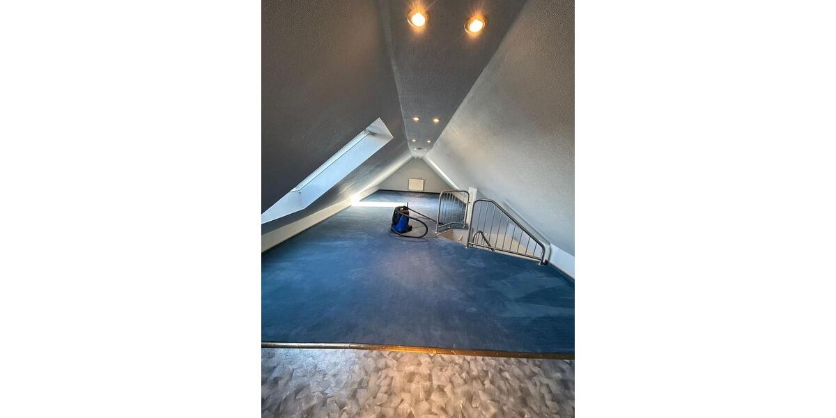 Dachgeschoßwohnung Straßenhaus - 3 Zimmer, 80 m&sup2;, 790&euro; | Angebot:26033601