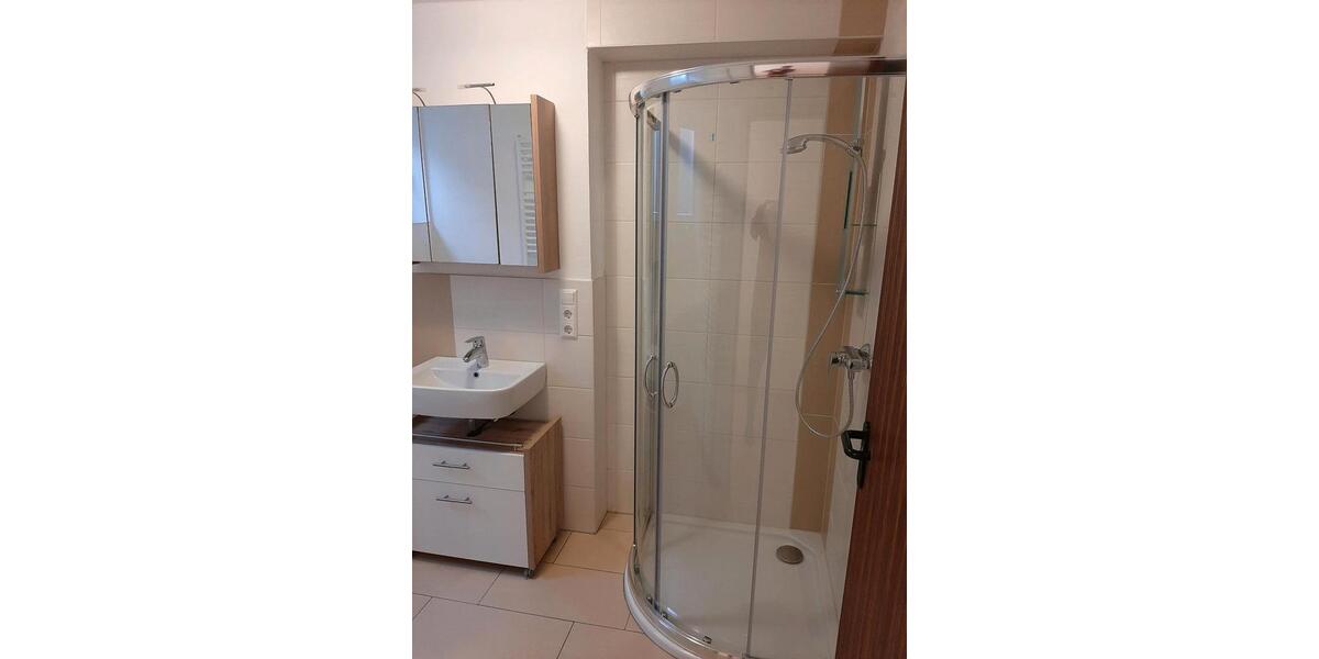 Etagenwohnung Welling - 2 Zimmer, 80 m&sup2;, 550&euro; | Angebot:25875230