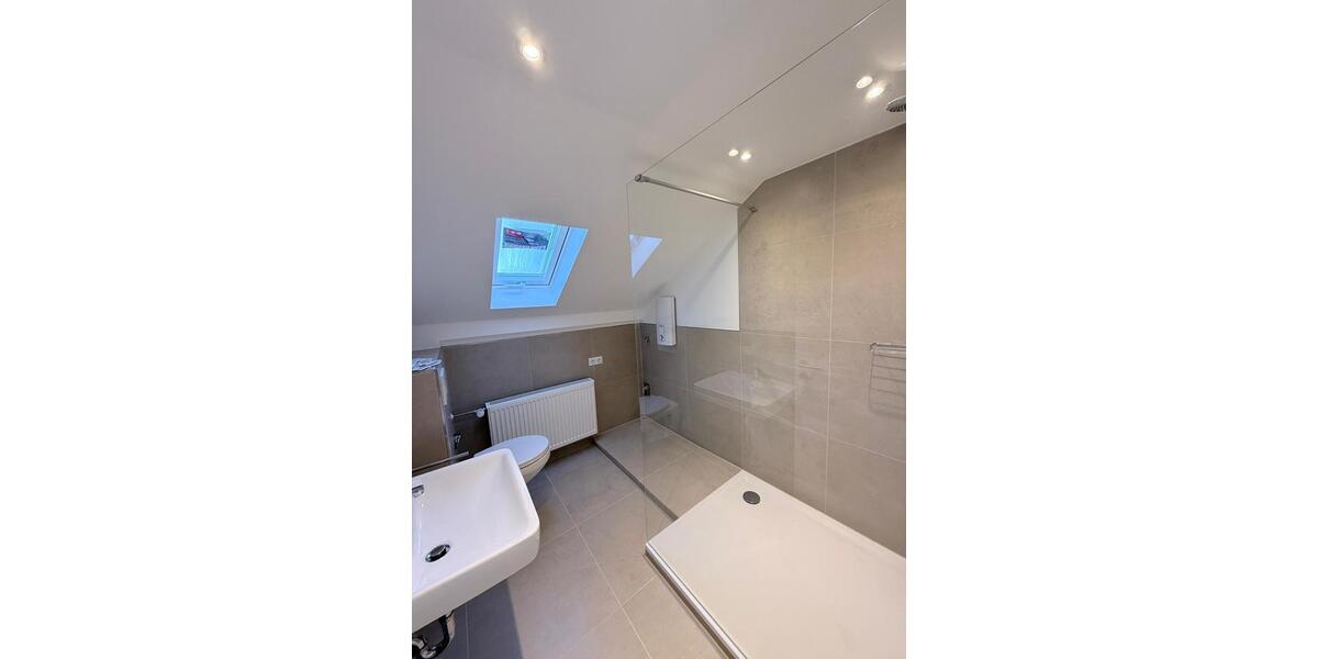 Dachgeschoßwohnung Kleinmaischeid - 4 Zimmer, 121 m&sup2;, 1.090&euro; | Angebot:25256838