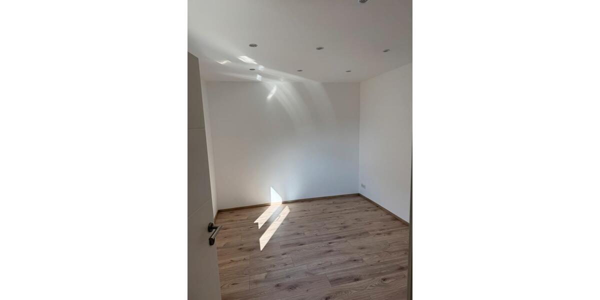 Etagenwohnung Linz am Rhein - 3 Zimmer, 90 m&sup2;, 900&euro; | Angebot:25659928