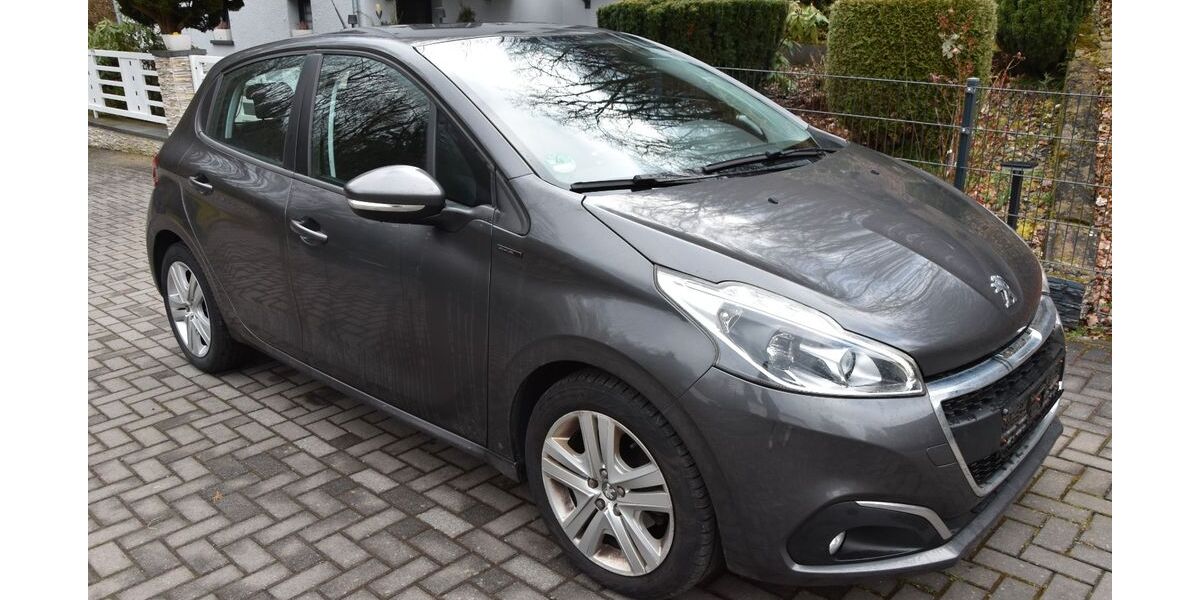 Peugeot 208 157.300 km 5.500 &euro; Trimbs 56753