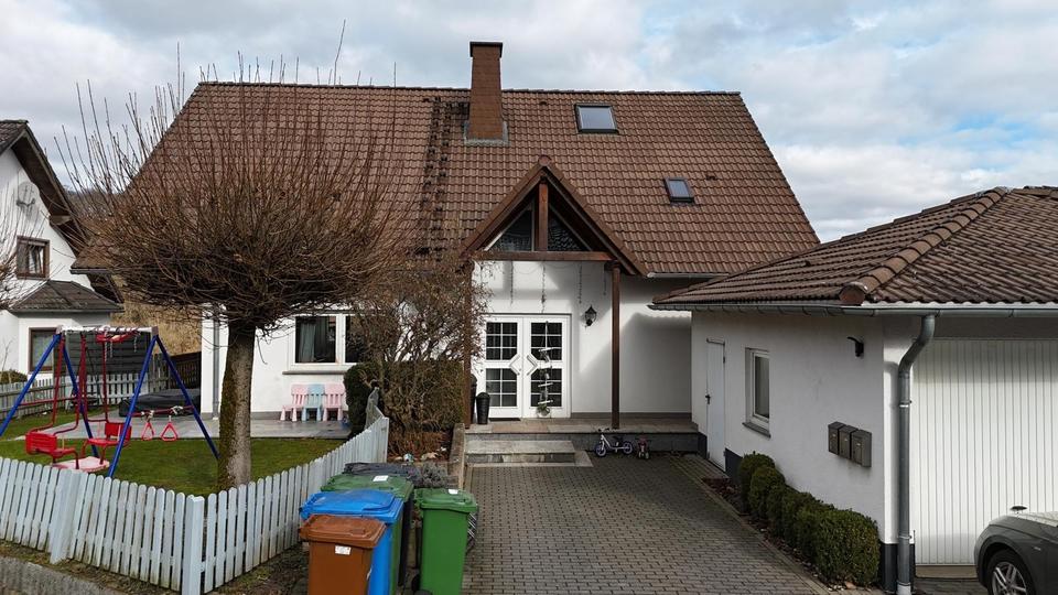 Etagenwohnung Straßenhaus - 8 Zimmer, 175 m&sup2;, 1.600&euro; | Angebot:25521219