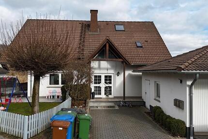 Wohnung Straßenhaus - 8 Zimmer, 175 m&sup2;, 1.600&euro; | Angebot:25521219