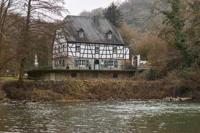 Einfamilienhaus Roes - 1.250.000&euro; | Angebot:25731082