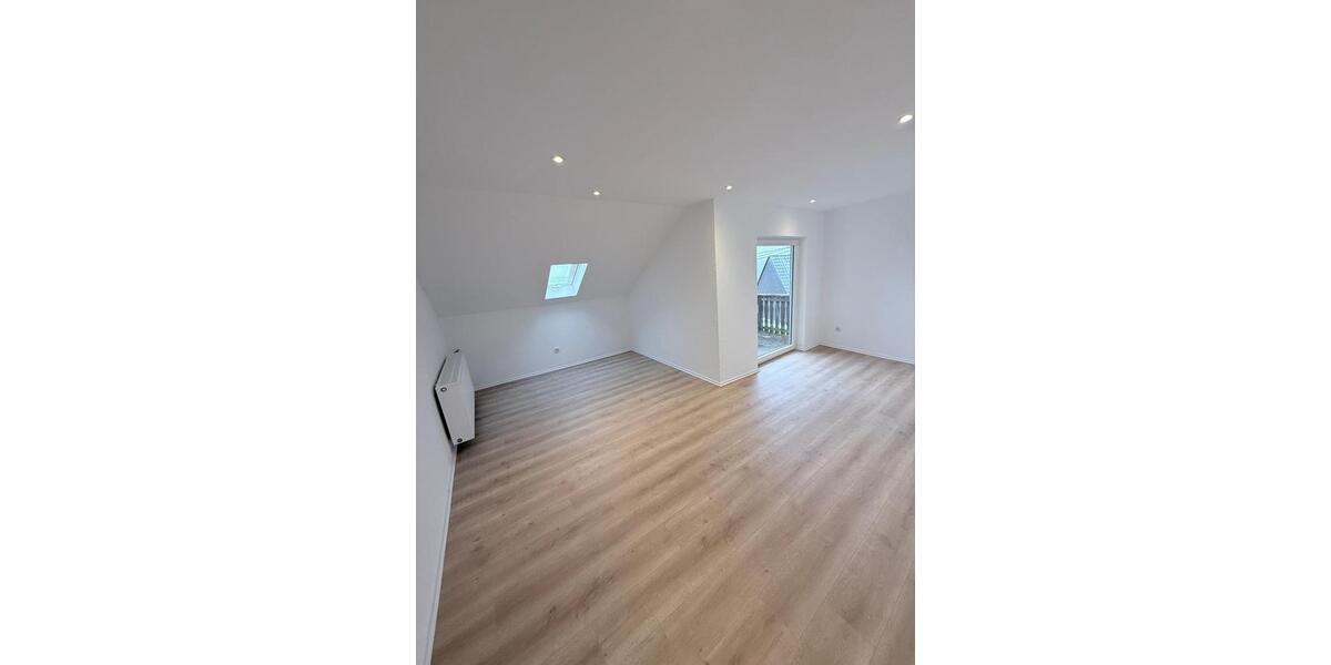 Dachgeschoßwohnung Kleinmaischeid - 4 Zimmer, 121 m&sup2;, 1.090&euro; | Angebot:25256838