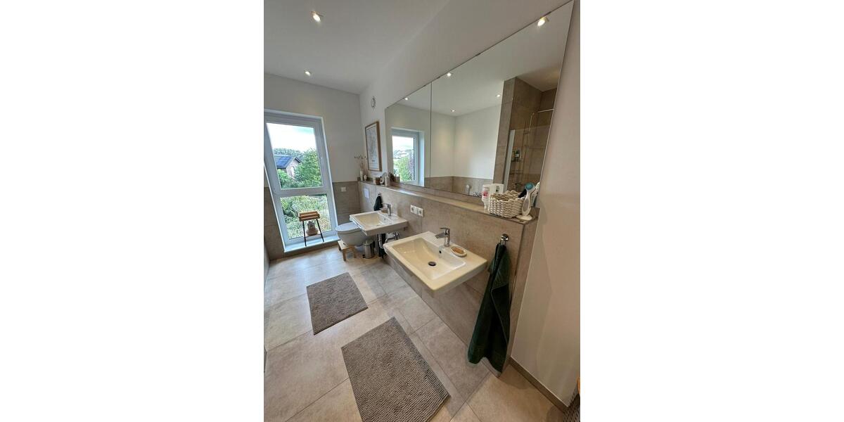 Dachgeschoßwohnung Kleinmaischeid - 4 Zimmer, 131 m&sup2;, 1.280&euro; | Angebot:25961988