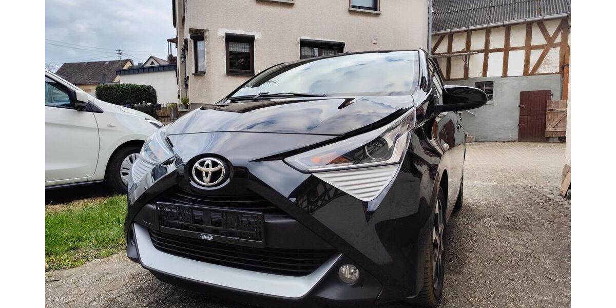 Toyota Aygo (X) 78.400 km 8.200 &euro; Thalhausen 56584