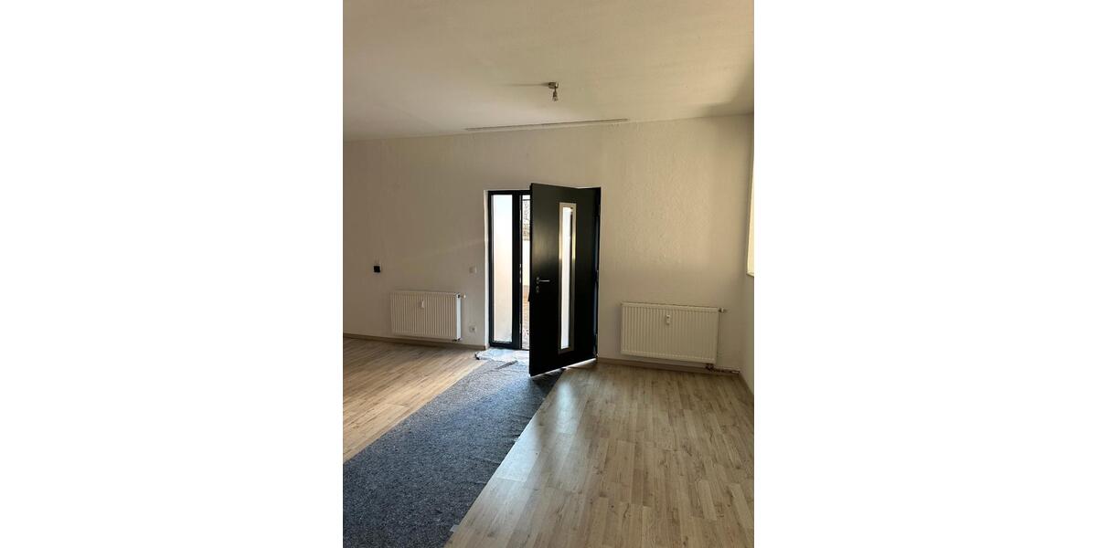Erdgeschoßwohnung Urmitz - 3 Zimmer, 90 m&sup2;, 700&euro; | Angebot:25271367