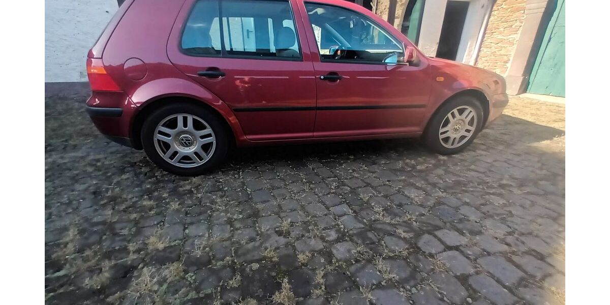 VW Golf 125.000 km 1.200 &euro; Wassenach 56653