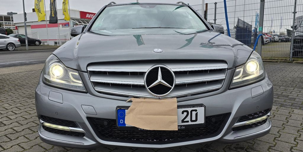 Mercedes-Benz 220 192.300 km 7.950 &euro; Koblenz 56070