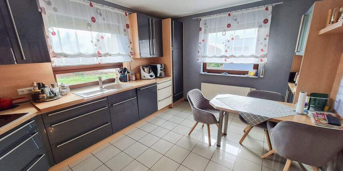 Einfamilienhaus Straßenhaus - 8 Zimmer, 220 m&sup2;, 570.000&euro; | Angebot:25691903