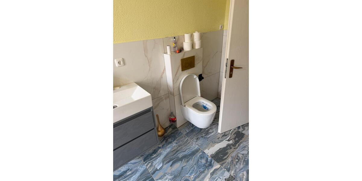 Etagenwohnung Dahlheim - 7 Zimmer, 180 m&sup2;, 700&euro; | Angebot:25870790