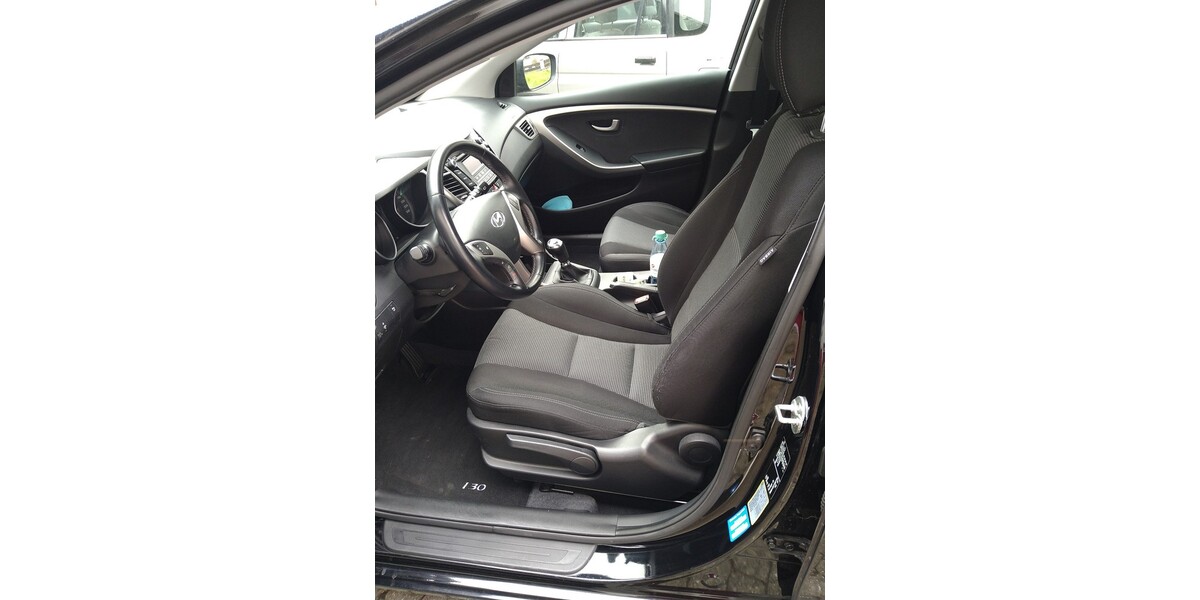 Hyundai i30 93.000 km 7.900 &euro; Koblenz 56068