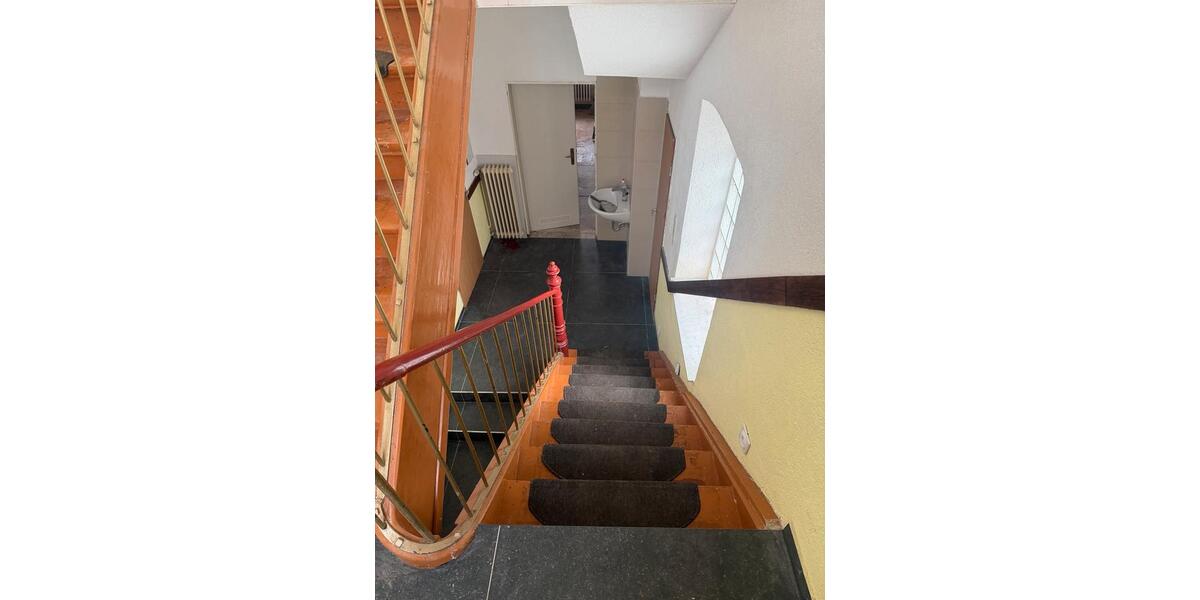 Etagenwohnung Dahlheim - 7 Zimmer, 180 m&sup2;, 700&euro; | Angebot:25870790