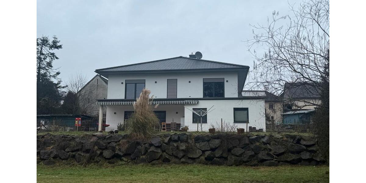 Einfamilienhaus Nauort - 8 Zimmer, 271 m&sup2;, 260.000&euro; | Angebot:25948085