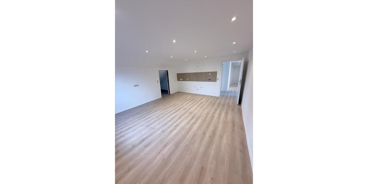 Dachgeschoßwohnung Kleinmaischeid - 4 Zimmer, 121 m&sup2;, 1.090&euro; | Angebot:25256838
