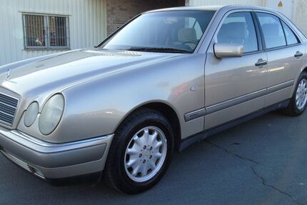 Mercedes-Benz E 200 209.000 km 1.990 &euro; Ransbach-Baumbach 56235
