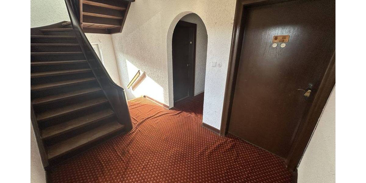 Einfamilienhaus Raubach - 9 Zimmer, 300 m&sup2;, 299.000&euro; | Angebot:25770006