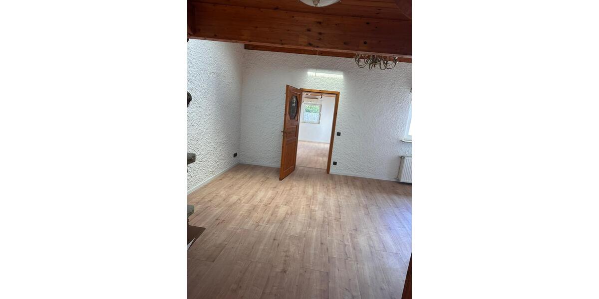 Etagenwohnung Neuwied Feldkirchen - 7 Zimmer, 170 m&sup2;, 1.800&euro; | Angebot:26032374