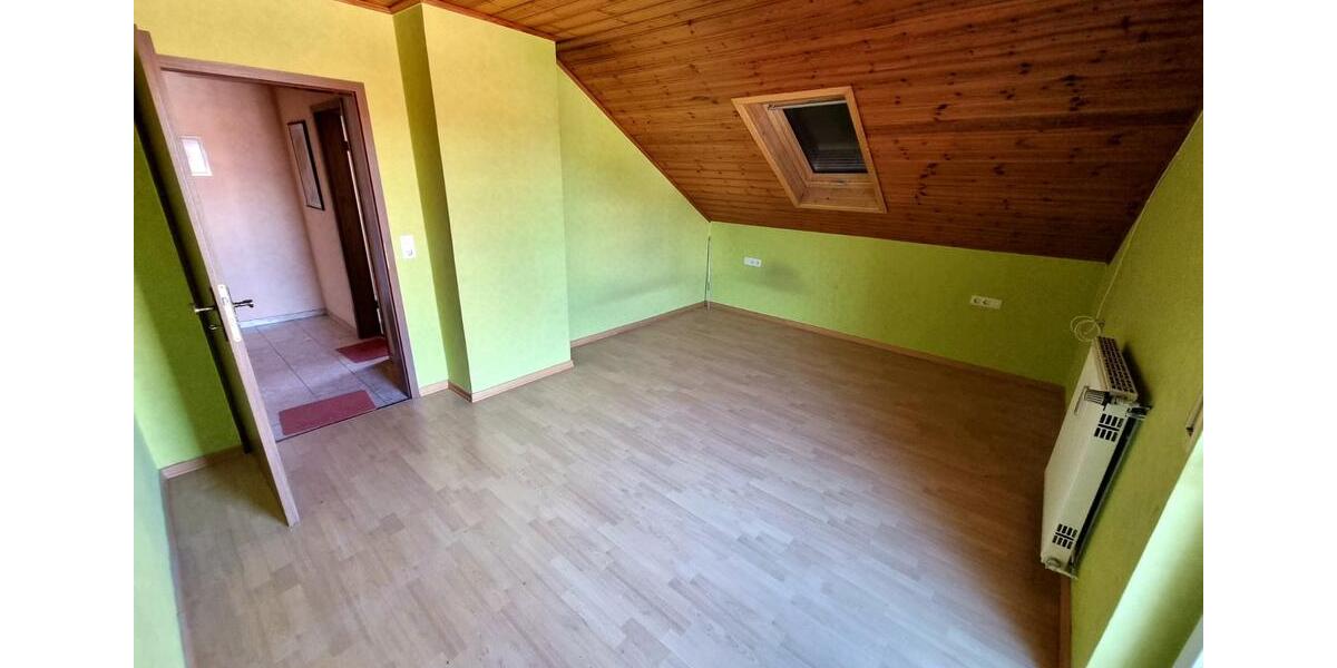 Dachgeschoßwohnung Niederzissen - 3 Zimmer, 76 m&sup2;, 700&euro; | Angebot:25639687