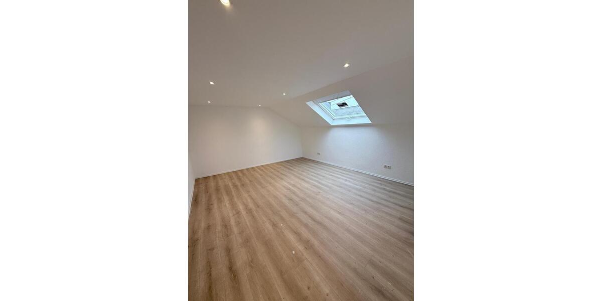 Dachgeschoßwohnung Kleinmaischeid - 4 Zimmer, 121 m&sup2;, 1.090&euro; | Angebot:25256838