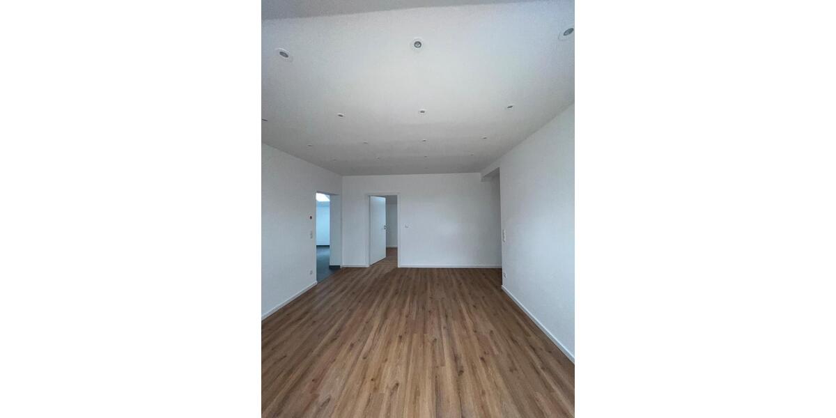 Dachgeschoßwohnung Neuwied - 4 Zimmer, 99 m&sup2;, 1.250&euro; | Angebot:26032351