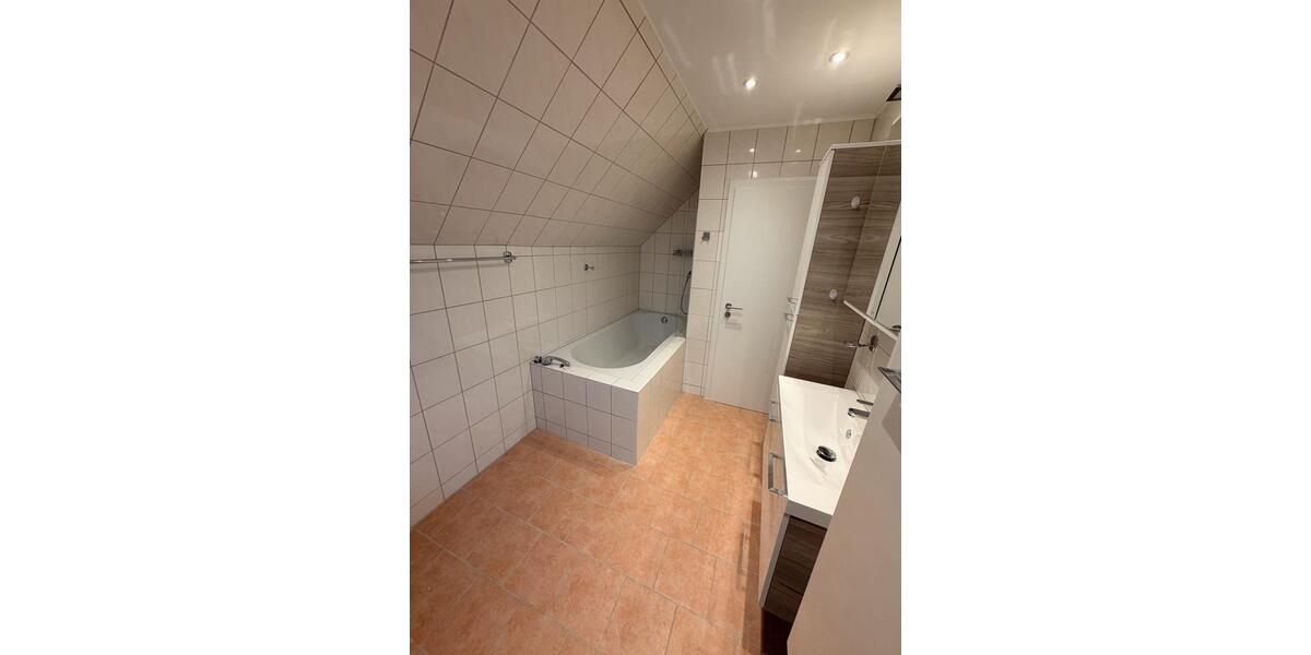 Dachgeschoßwohnung Steimel - 1 Zimmer, 53 m&sup2;, 450&euro; | Angebot:25765565