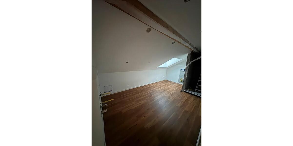 Dachgeschoßwohnung Hillscheid - 3 Zimmer, 75 m&sup2;, 1.100&euro; | Angebot:25853671