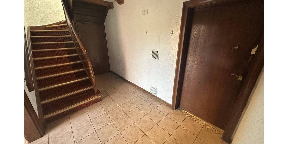 Einfamilienhaus Raubach - 9 Zimmer, 300 m&sup2;, 299.000&euro; | Angebot:25770006